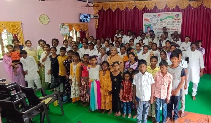 Large group photo of believers and children on Indian Christian Day